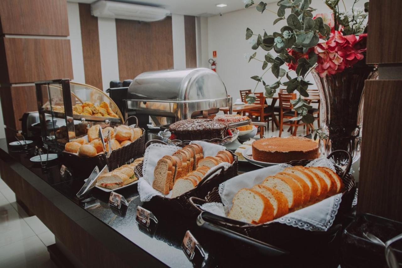 Confort Fronteira Hotel Сантана-ду-Лівраменту Екстер'єр фото