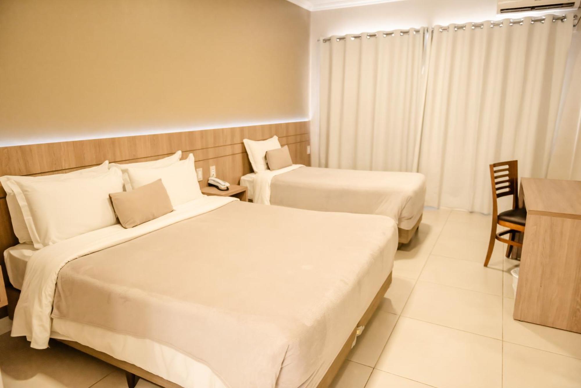 Confort Fronteira Hotel Сантана-ду-Лівраменту Екстер'єр фото